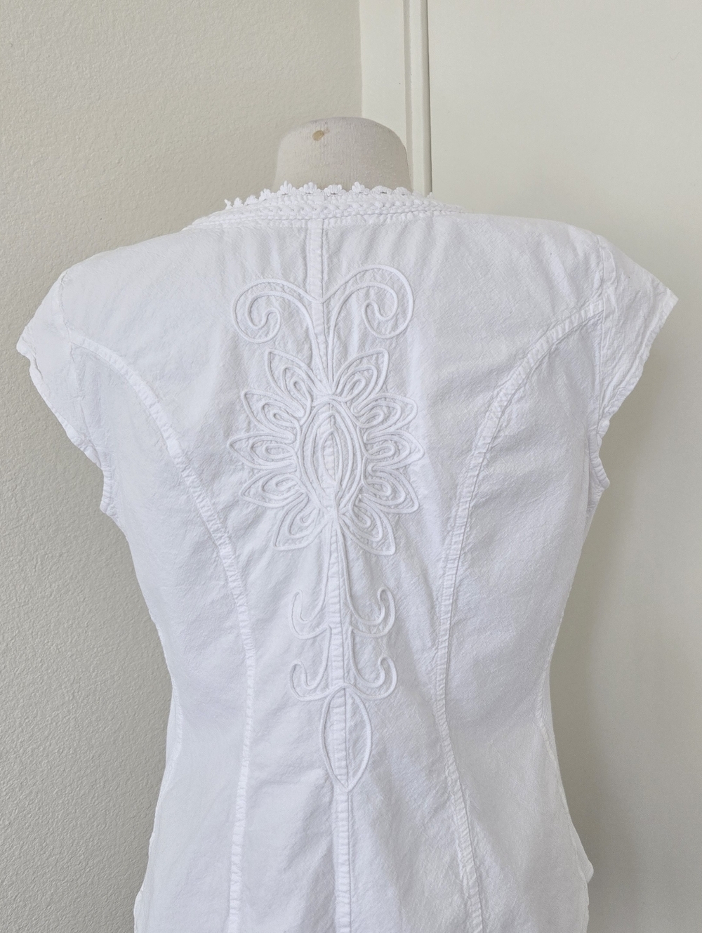 Soft Surroundings White Taos Fitted Top Cap Sleeve Embroidery Medium Cottagecore - Picture 7 of 15